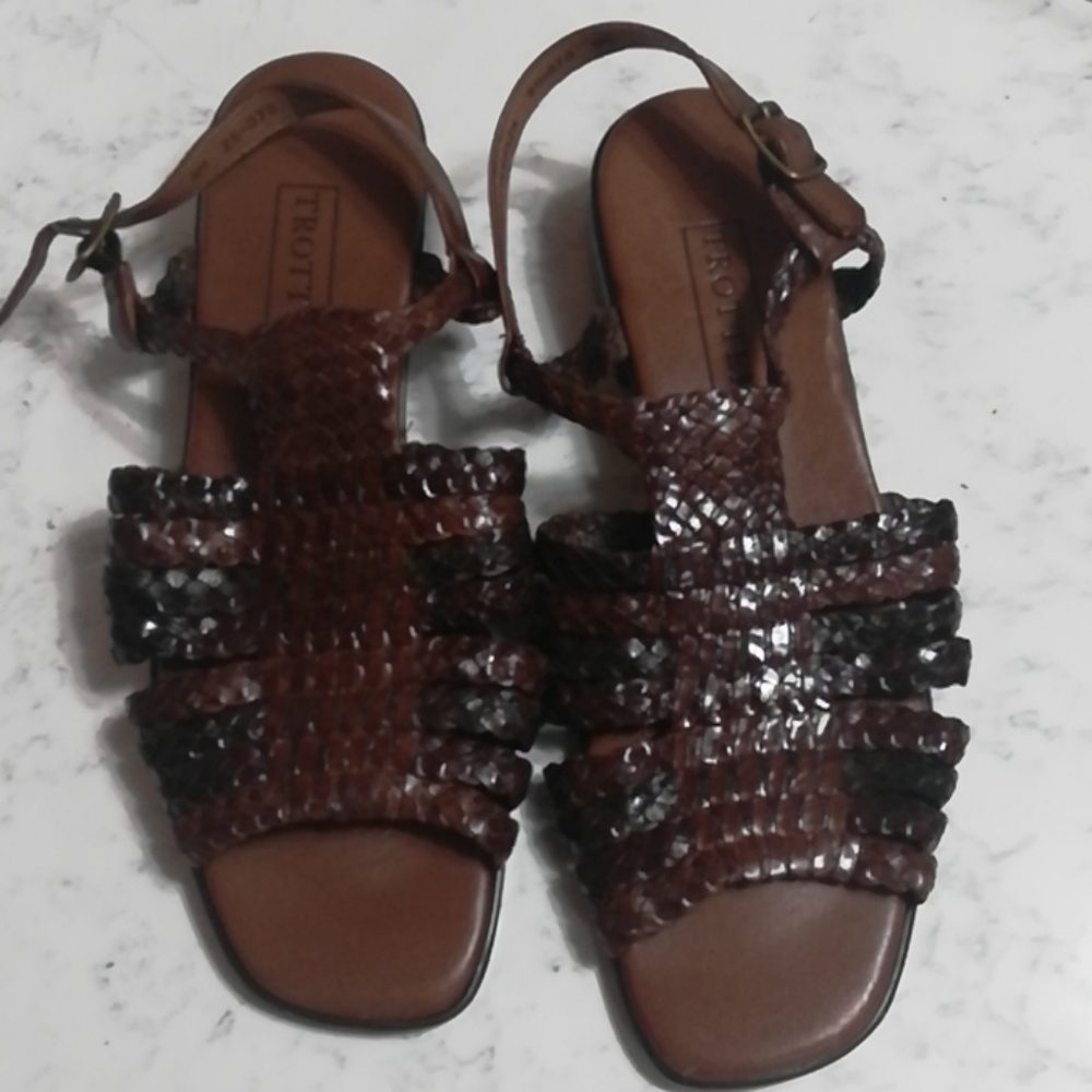 Trotters Brazilian sandal 9†